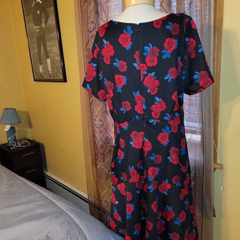 Dress - Picture 7 of 7